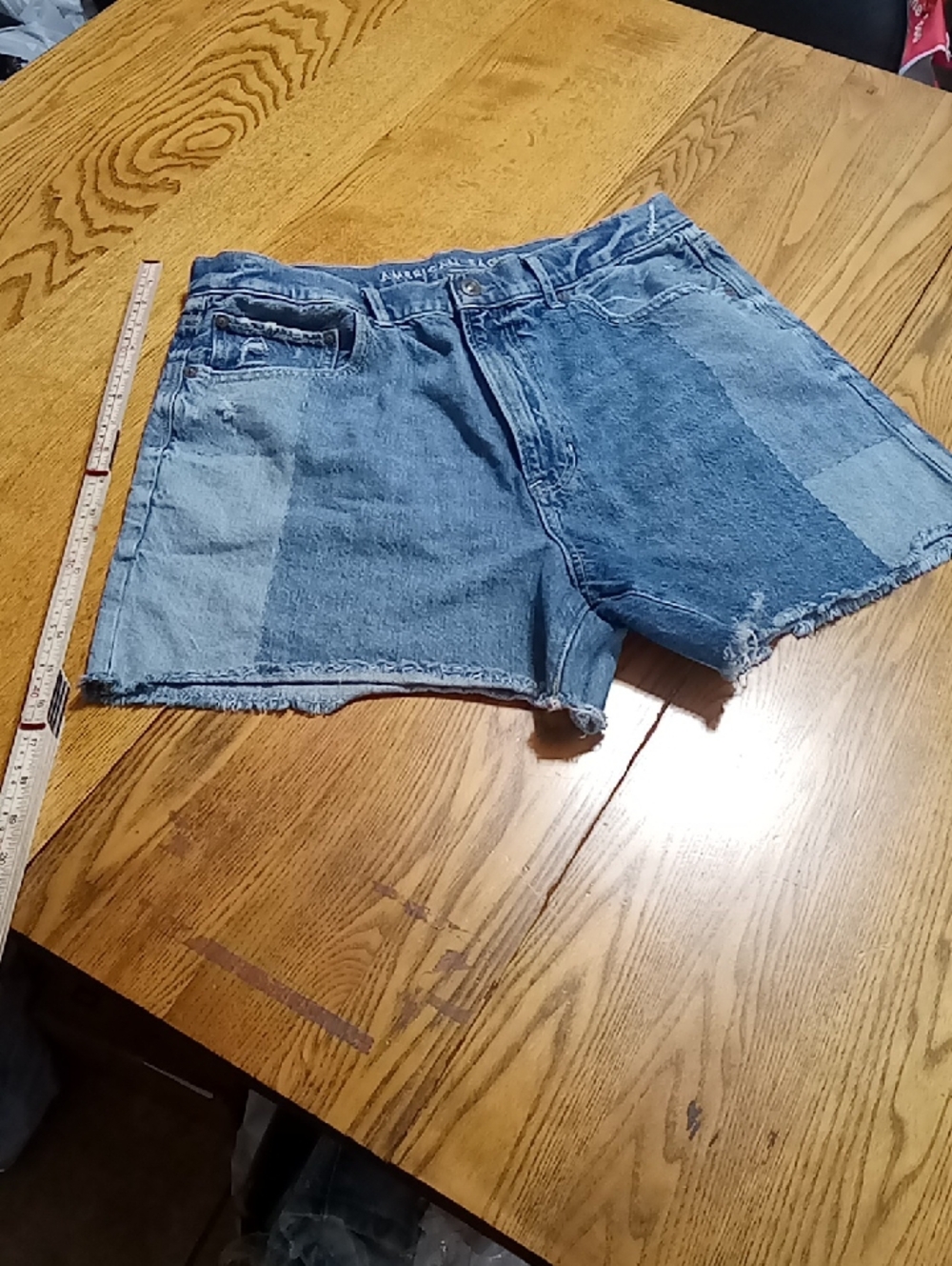 AMERICAN EAGLE JEANS Shorts WOMENS 14 WHITE '90s BOYFRIEND Denim Preowned Used
